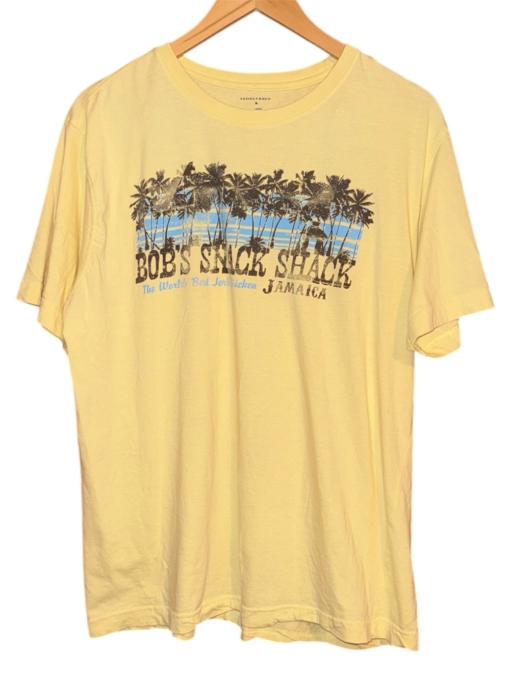 SADDLEBRED•YELLOW “BOB’S SNACK SHACK JAMAICA” GRAPHIC SHORT SLEEVE TSHIRT LARGE